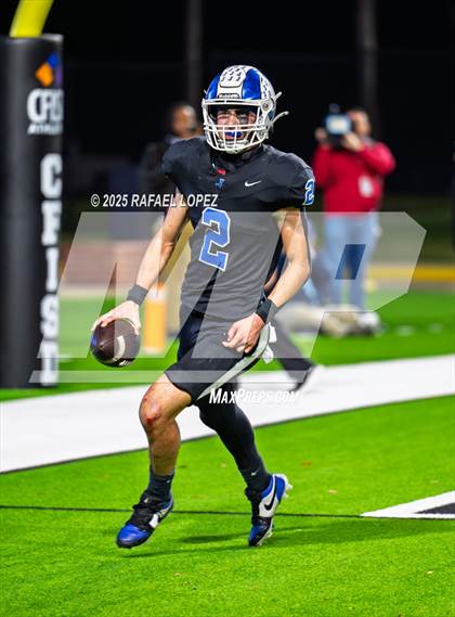 Thumbnail 3 in Refugio vs. Joaquin (UIL 2A D1 Football Semifinals) photogallery.