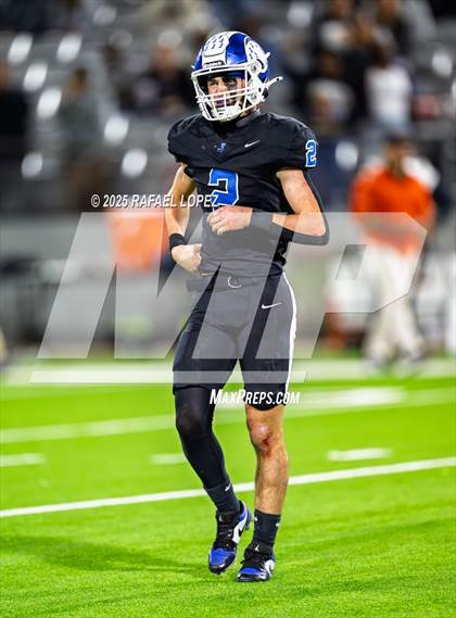 Thumbnail 3 in Refugio vs. Joaquin (UIL 2A D1 Football Semifinals) photogallery.