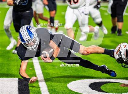 Thumbnail 3 in Refugio vs. Joaquin (UIL 2A D1 Football Semifinals) photogallery.