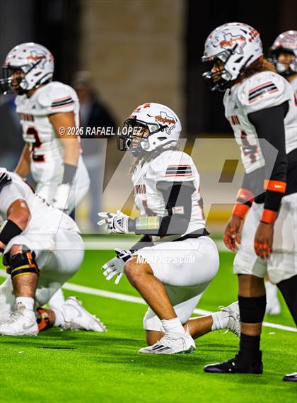 Thumbnail 3 in Refugio vs. Joaquin (UIL 2A D1 Football Semifinals) photogallery.
