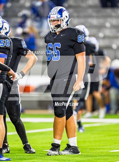 Thumbnail 2 in Refugio vs. Joaquin (UIL 2A D1 Football Semifinals) photogallery.
