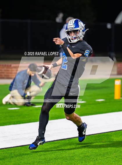 Thumbnail 1 in Refugio vs. Joaquin (UIL 2A D1 Football Semifinals) photogallery.