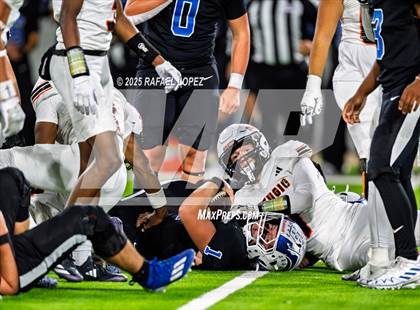 Thumbnail 3 in Refugio vs. Joaquin (UIL 2A D1 Football Semifinals) photogallery.
