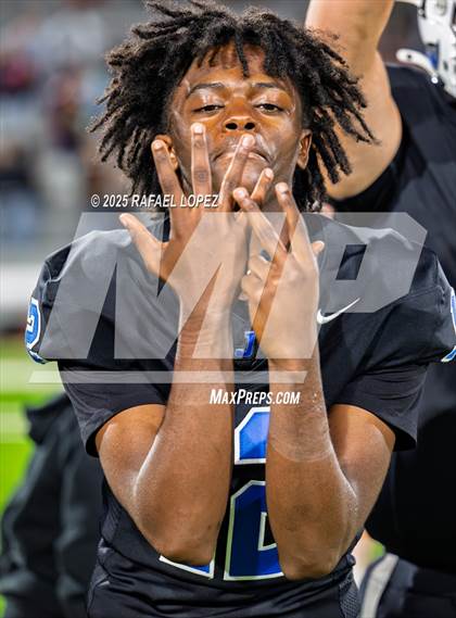 Thumbnail 2 in Refugio vs. Joaquin (UIL 2A D1 Football Semifinals) photogallery.
