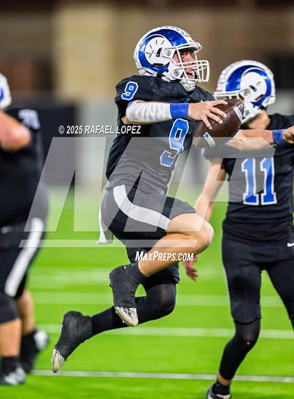 Thumbnail 1 in Refugio vs. Joaquin (UIL 2A D1 Football Semifinals) photogallery.