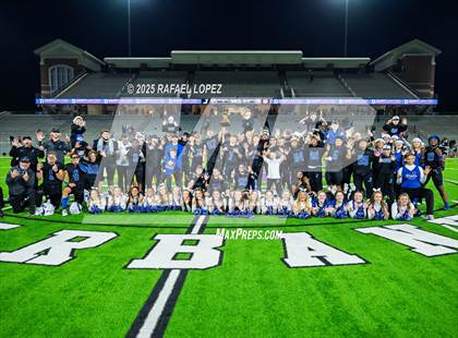 Thumbnail 2 in Refugio vs. Joaquin (UIL 2A D1 Football Semifinals) photogallery.