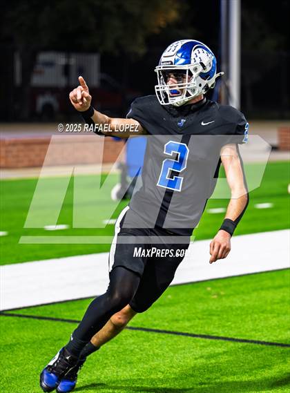 Thumbnail 3 in Refugio vs. Joaquin (UIL 2A D1 Football Semifinals) photogallery.