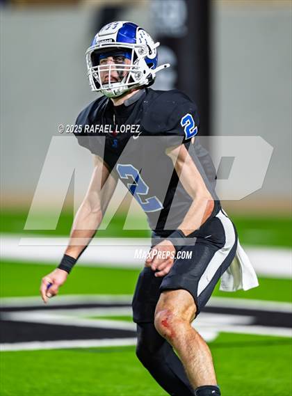 Thumbnail 1 in Refugio vs. Joaquin (UIL 2A D1 Football Semifinals) photogallery.