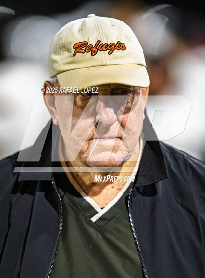 Thumbnail 3 in Refugio vs. Joaquin (UIL 2A D1 Football Semifinals) photogallery.