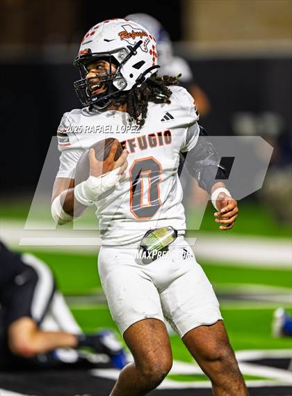 Thumbnail 2 in Refugio vs. Joaquin (UIL 2A D1 Football Semifinals) photogallery.