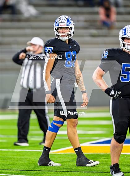 Thumbnail 2 in Refugio vs. Joaquin (UIL 2A D1 Football Semifinals) photogallery.