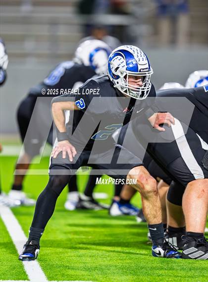 Thumbnail 2 in Refugio vs. Joaquin (UIL 2A D1 Football Semifinals) photogallery.
