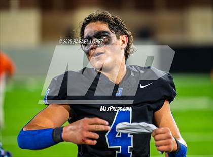 Thumbnail 3 in Refugio vs. Joaquin (UIL 2A D1 Football Semifinals) photogallery.