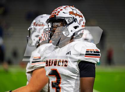 Thumbnail 3 in Refugio vs. Joaquin (UIL 2A D1 Football Semifinals) photogallery.