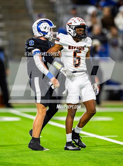 Thumbnail 3 in Refugio vs. Joaquin (UIL 2A D1 Football Semifinals) photogallery.
