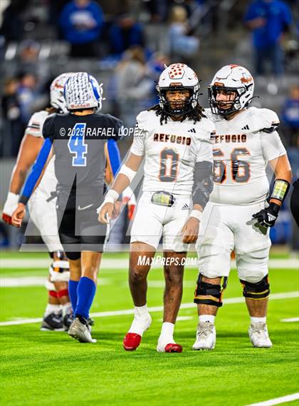Thumbnail 1 in Refugio vs. Joaquin (UIL 2A D1 Football Semifinals) photogallery.