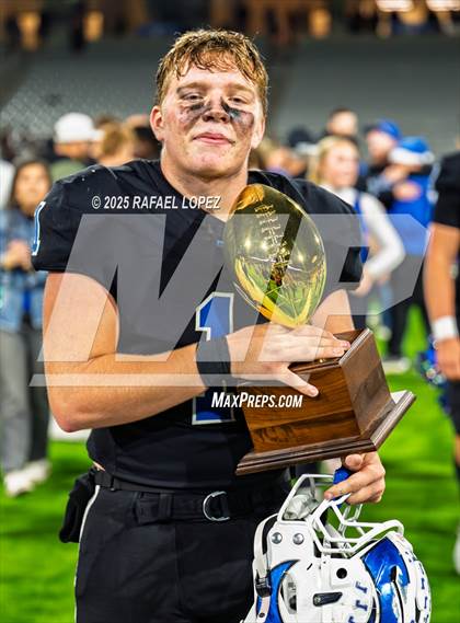 Thumbnail 1 in Refugio vs. Joaquin (UIL 2A D1 Football Semifinals) photogallery.