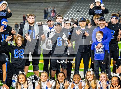 Thumbnail 2 in Refugio vs. Joaquin (UIL 2A D1 Football Semifinals) photogallery.