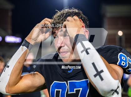 Thumbnail 2 in Refugio vs. Joaquin (UIL 2A D1 Football Semifinals) photogallery.