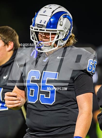 Thumbnail 3 in Refugio vs. Joaquin (UIL 2A D1 Football Semifinals) photogallery.