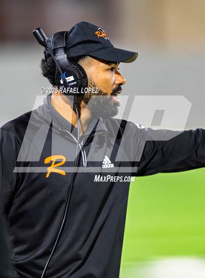 Thumbnail 3 in Refugio vs. Joaquin (UIL 2A D1 Football Semifinals) photogallery.