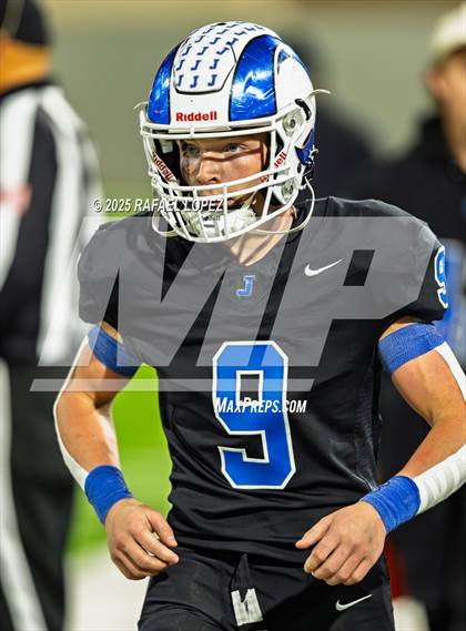 Thumbnail 3 in Refugio vs. Joaquin (UIL 2A D1 Football Semifinals) photogallery.