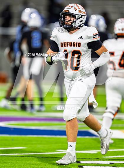 Thumbnail 1 in Refugio vs. Joaquin (UIL 2A D1 Football Semifinals) photogallery.