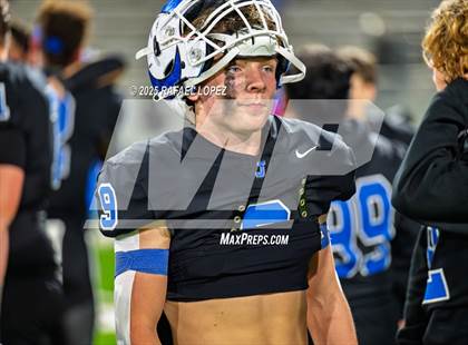 Thumbnail 2 in Refugio vs. Joaquin (UIL 2A D1 Football Semifinals) photogallery.