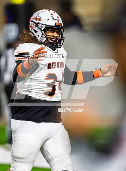 Thumbnail 3 in Refugio vs. Joaquin (UIL 2A D1 Football Semifinals) photogallery.