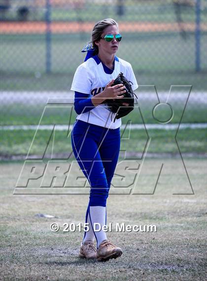 Thumbnail 1 in Durant vs. Auburndale photogallery.
