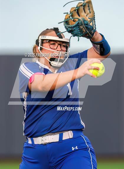 Thumbnail 2 in Celeste vs. Muenster (UIL 2A Area Playoff) photogallery.