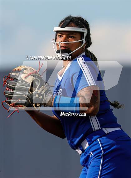Thumbnail 3 in Celeste vs. Muenster (UIL 2A Area Playoff) photogallery.