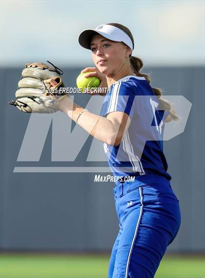 Thumbnail 2 in Celeste vs. Muenster (UIL 2A Area Playoff) photogallery.