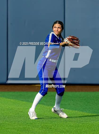 Thumbnail 3 in Celeste vs. Muenster (UIL 2A Area Playoff) photogallery.