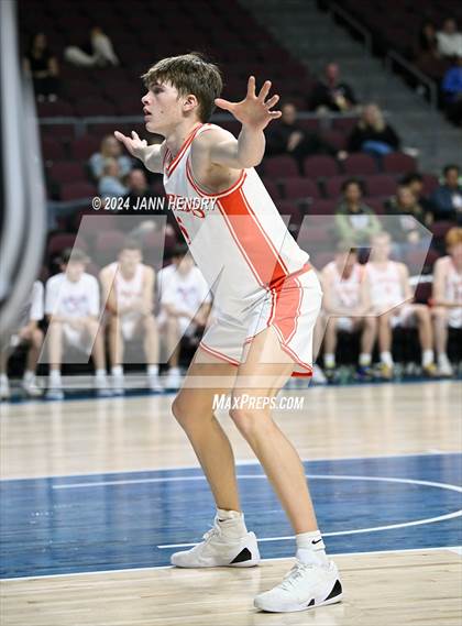 Thumbnail 3 in Bishop Gorman vs. Timpview (Tarkanian Classic) photogallery.