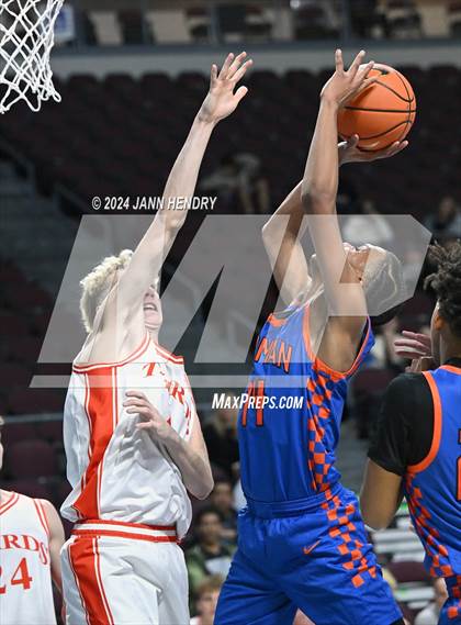 Thumbnail 3 in Bishop Gorman vs. Timpview (Tarkanian Classic) photogallery.