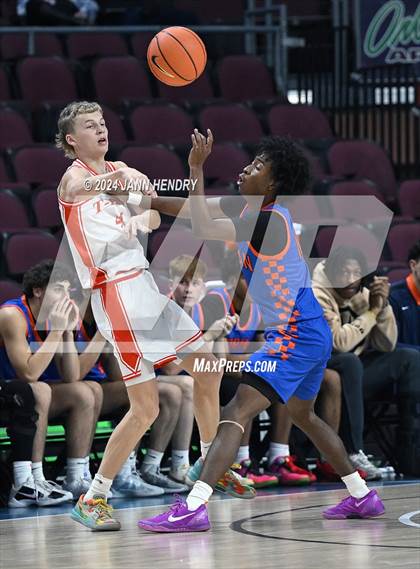 Thumbnail 2 in Bishop Gorman vs. Timpview (Tarkanian Classic) photogallery.