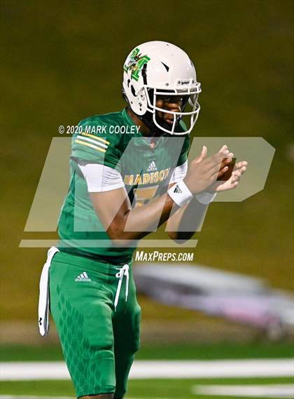 Thumbnail 2 in Groesbeck vs. Madison (UIL 3A Bi-District) photogallery.