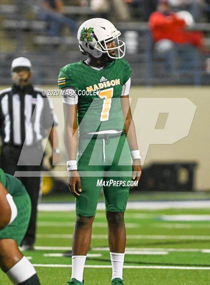 Thumbnail 3 in Groesbeck vs. Madison (UIL 3A Bi-District) photogallery.
