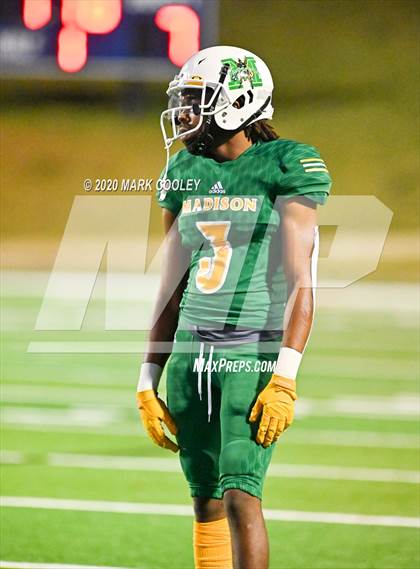 Thumbnail 3 in Groesbeck vs. Madison (UIL 3A Bi-District) photogallery.