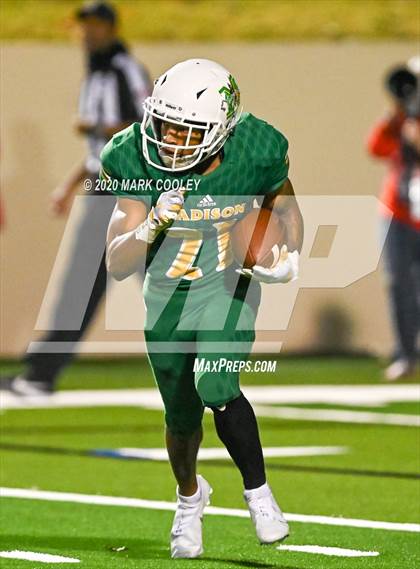Thumbnail 1 in Groesbeck vs. Madison (UIL 3A Bi-District) photogallery.