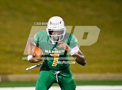 Thumbnail 1 in Groesbeck vs. Madison (UIL 3A Bi-District) photogallery.
