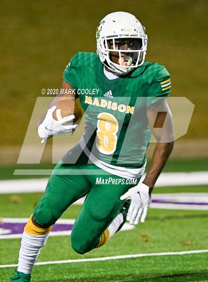 Thumbnail 2 in Groesbeck vs. Madison (UIL 3A Bi-District) photogallery.