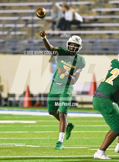 Thumbnail 3 in Groesbeck vs. Madison (UIL 3A Bi-District) photogallery.