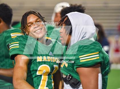 Thumbnail 3 in Groesbeck vs. Madison (UIL 3A Bi-District) photogallery.
