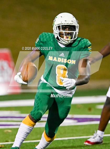 Thumbnail 1 in Groesbeck vs. Madison (UIL 3A Bi-District) photogallery.