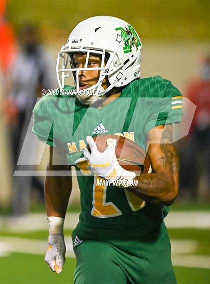 Thumbnail 3 in Groesbeck vs. Madison (UIL 3A Bi-District) photogallery.