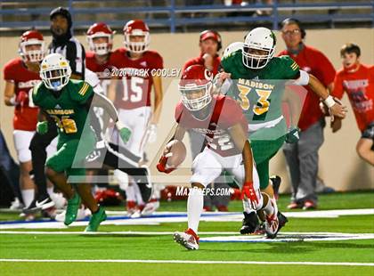 Thumbnail 3 in Groesbeck vs. Madison (UIL 3A Bi-District) photogallery.