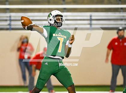 Thumbnail 1 in Groesbeck vs. Madison (UIL 3A Bi-District) photogallery.