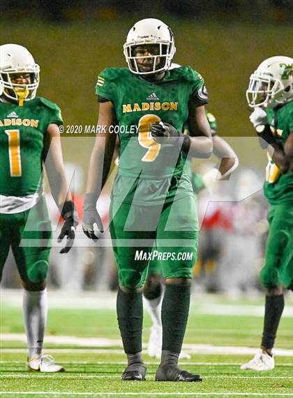Thumbnail 2 in Groesbeck vs. Madison (UIL 3A Bi-District) photogallery.